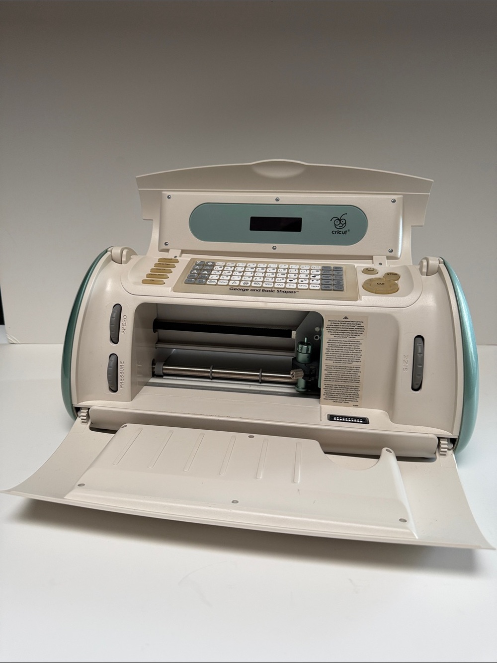 Cricut Cutting Machine in Cream with Mint Accent Panels